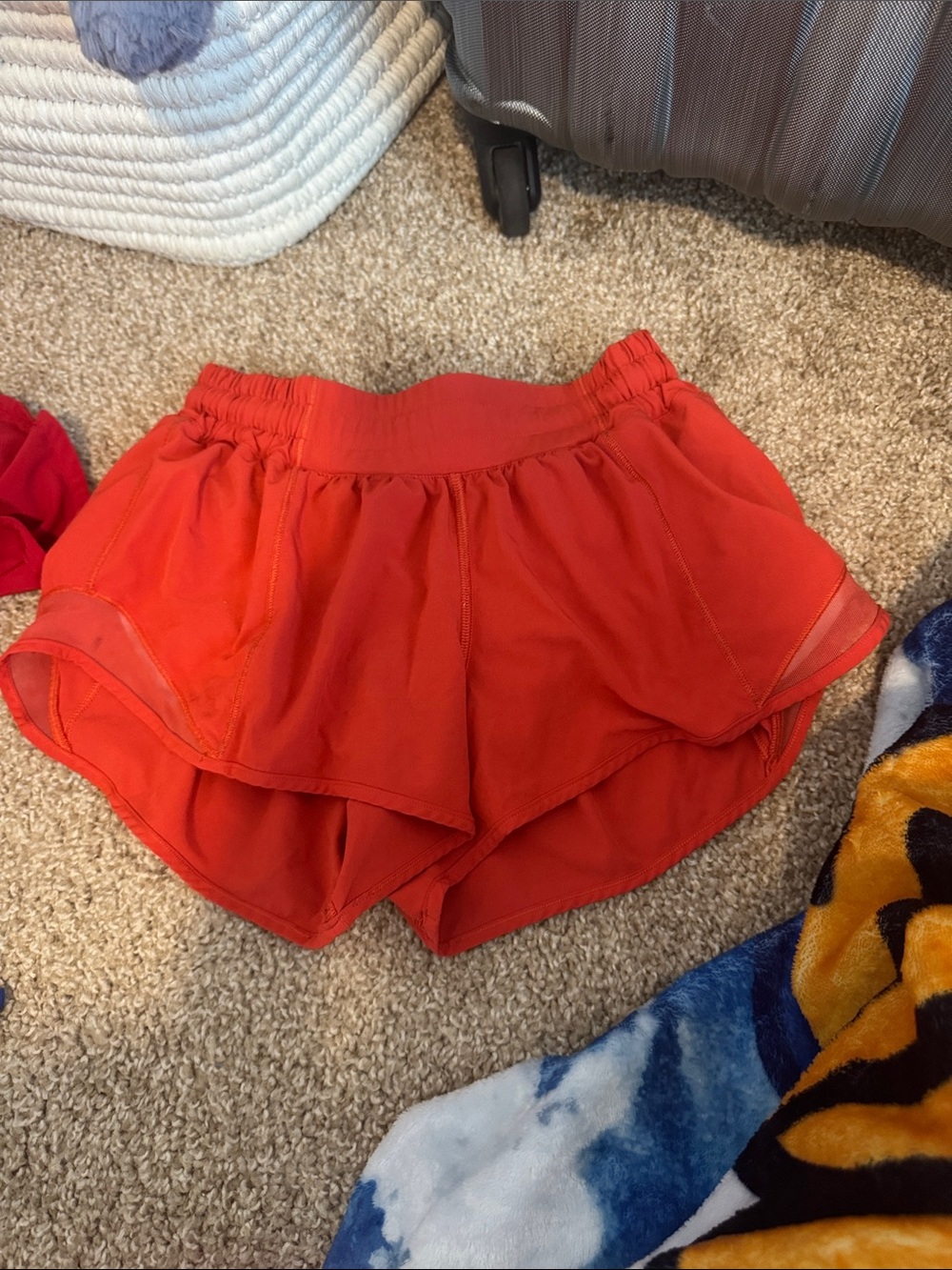 Lululemon red 2.5 inch hotty hot shorts